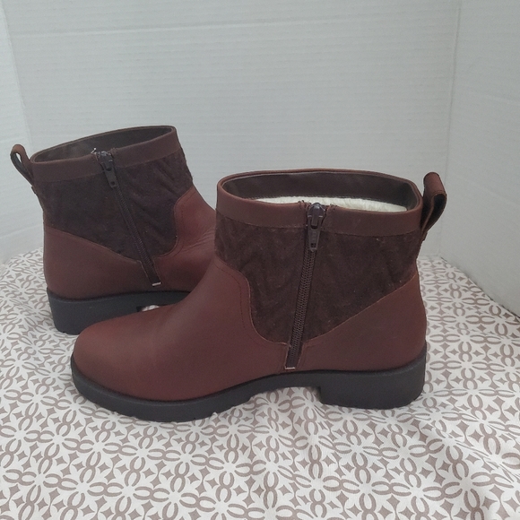 Vionic Boots Size 8.5 . - Picture 14 of 16